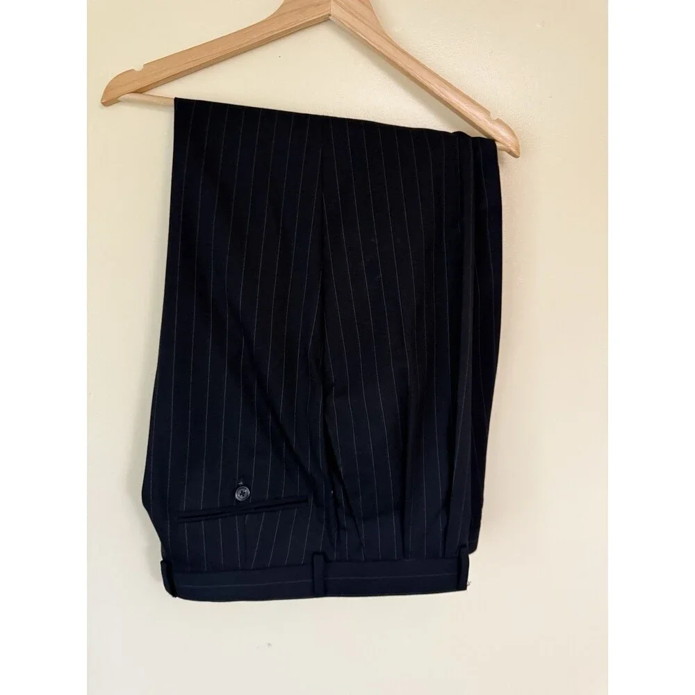 Chaps Sophisticated Men Pinstriped Suit Size 40S Retails for over $200